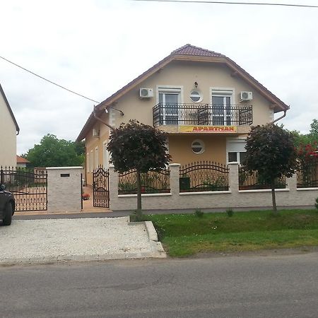 Marinica Apartman Hajdúszoboszló Esterno foto