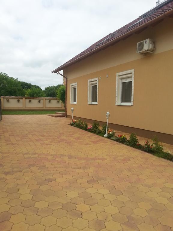Marinica Apartman Hajdúszoboszló Esterno foto