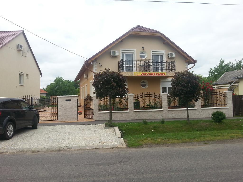 Marinica Apartman Hajdúszoboszló Esterno foto